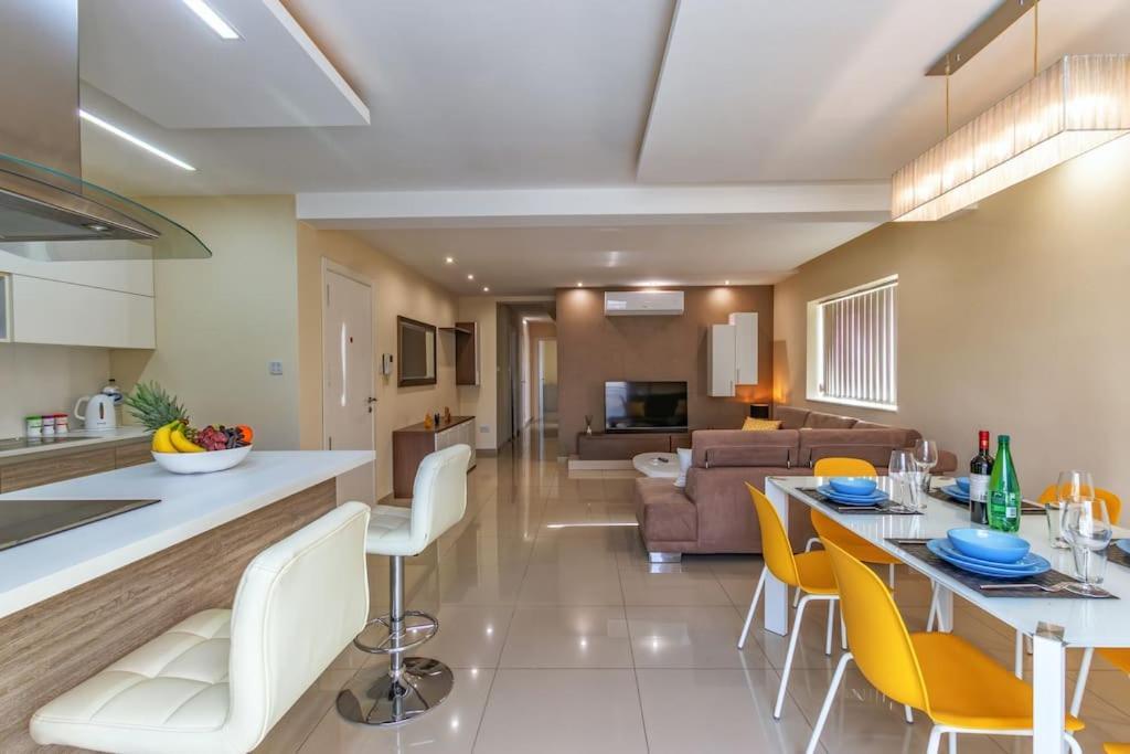 Modern 3 Bedroom Apartment Close To Paceville And Beach Is-Swieqi Bagian luar foto
