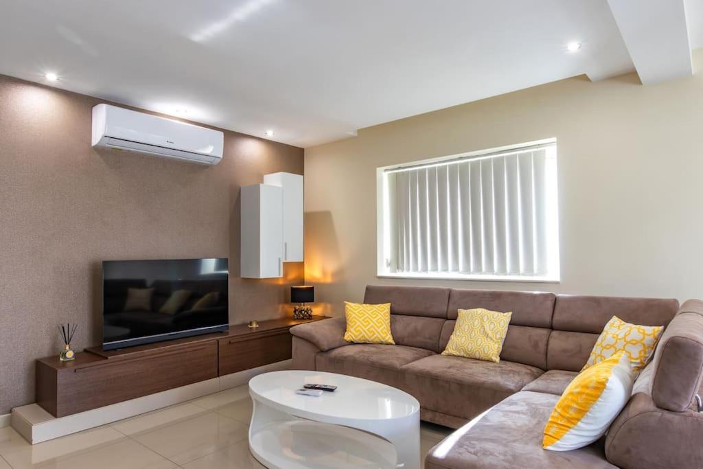 Modern 3 Bedroom Apartment Close To Paceville And Beach Is-Swieqi Bagian luar foto