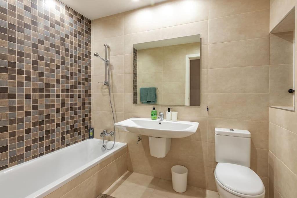 Modern 3 Bedroom Apartment Close To Paceville And Beach Is-Swieqi Bagian luar foto