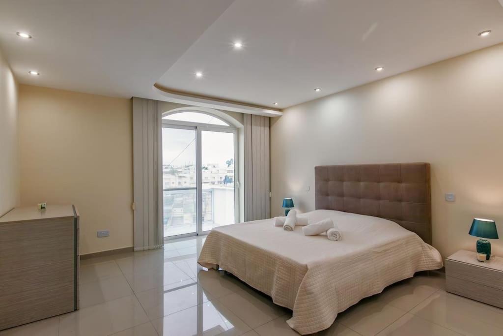 Modern 3 Bedroom Apartment Close To Paceville And Beach Is-Swieqi Bagian luar foto