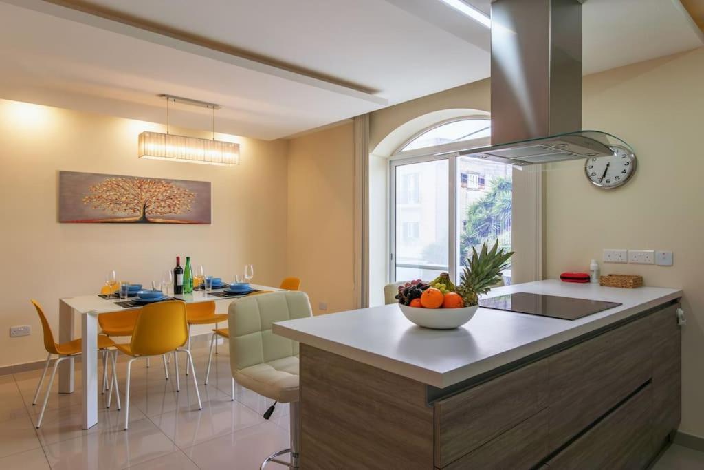 Modern 3 Bedroom Apartment Close To Paceville And Beach Is-Swieqi Bagian luar foto